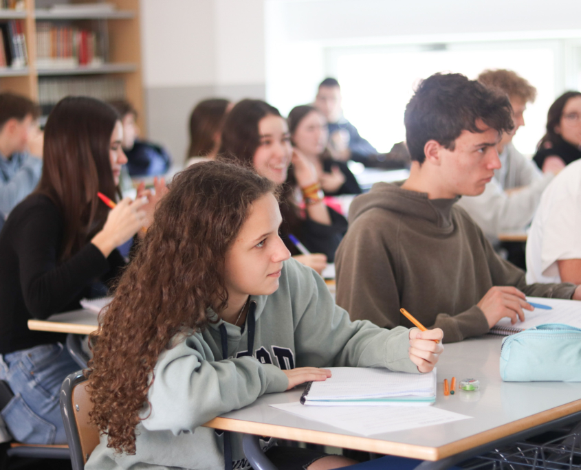 Alumnos de la clase de bachillerato de ciencias y tecnologia